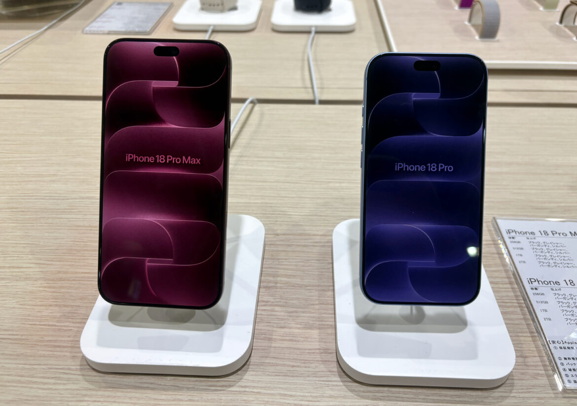 iPhone 18 Pro e Pro Max lado a lado em expositores de uma loja.